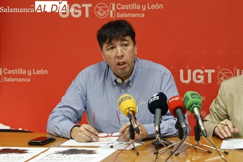 Los secretarios provinciales de UGT Y CCOO Salamanca, Marcelino Muñoz y José Antonio Gallego, han informado sobre la concentración. Fotos: David Sañudo