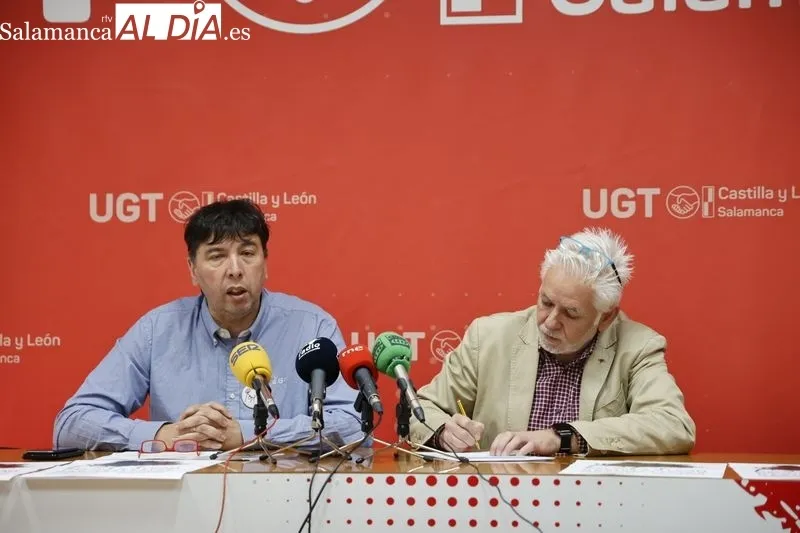 Los secretarios provinciales de UGT Y CCOO Salamanca, Marcelino Muñoz y José Antonio Gallego, han informado sobre la concentración. Fotos: David Sañudo