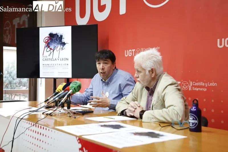 Los secretarios provinciales de UGT Y CCOO Salamanca, Marcelino Muñoz y José Antonio Gallego, han informado sobre la concentración. Fotos: David Sañudo