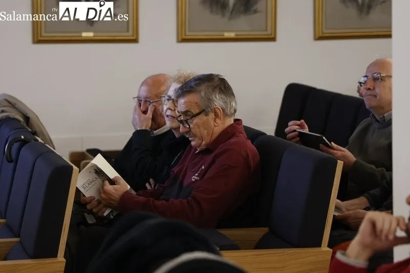 El médico salmantino Fernando Diego Domínguez, ha presentado su novela 'Libélula Blanca'