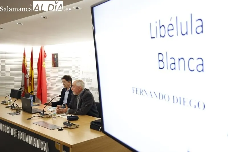 El médico salmantino Fernando Diego Domínguez, ha presentado su novela 'Libélula Blanca'