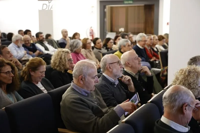 El médico salmantino Fernando Diego Domínguez, ha presentado su novela 'Libélula Blanca'