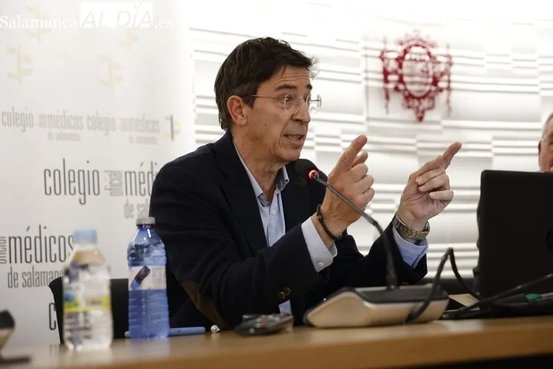 El médico salmantino Fernando Diego Domínguez, ha presentado su novela 'Libélula Blanca'