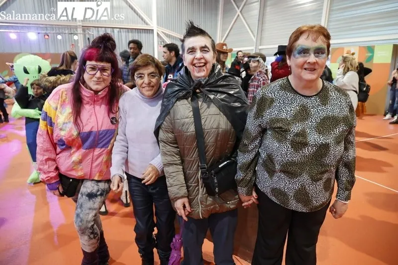 Juegos populares y fiesta de disfraces de Carnaval en la Lonja de los Huertos Urbanos. Fotos: David Sañudo