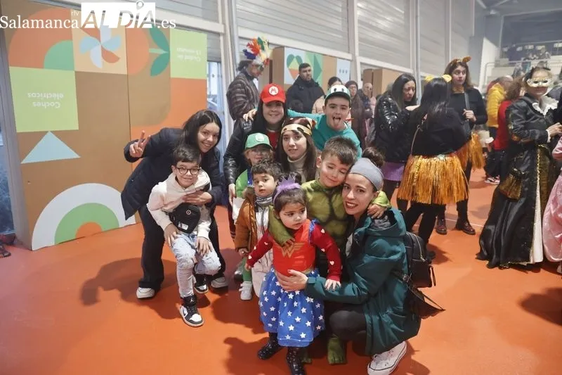 Juegos populares y fiesta de disfraces de Carnaval en la Lonja de los Huertos Urbanos. Fotos: David Sañudo