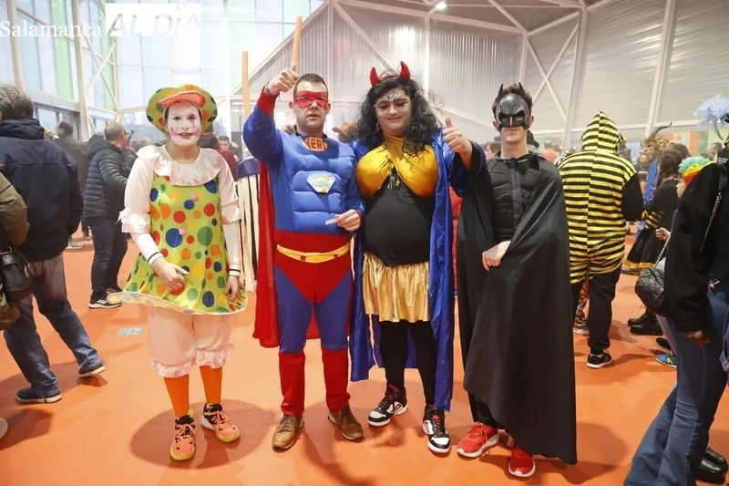 Juegos populares y fiesta de disfraces de Carnaval en la Lonja de los Huertos Urbanos. Fotos: David Sañudo