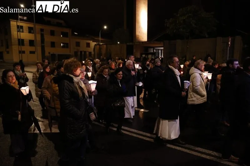 Tradicional procesión con velas por la fiesta de Nuestra Señora de Lourdes. Fotos: David Sañudo