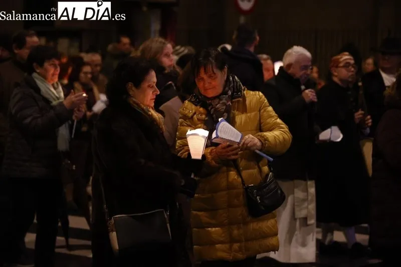 Tradicional procesión con velas por la fiesta de Nuestra Señora de Lourdes. Fotos: David Sañudo