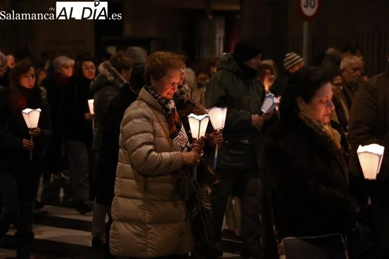 Tradicional procesión con velas por la fiesta de Nuestra Señora de Lourdes. Fotos: David Sañudo