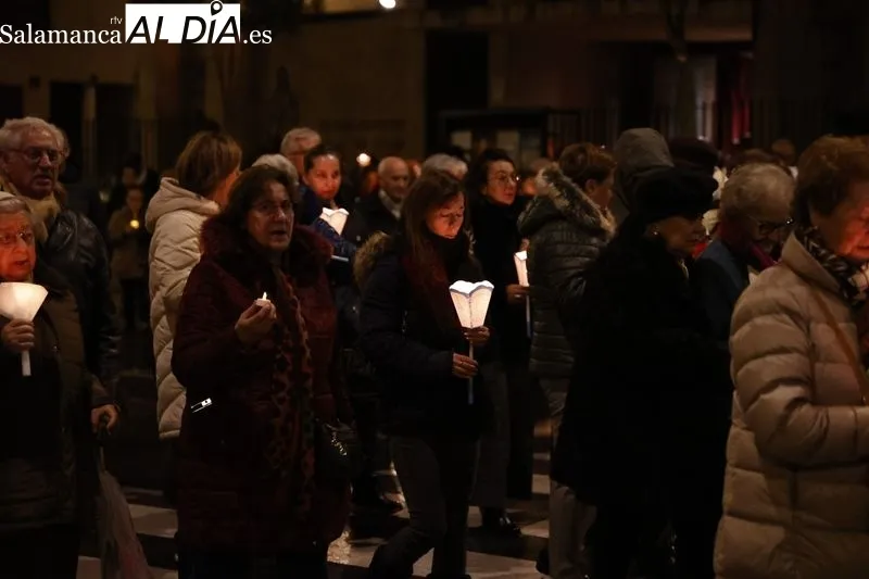Tradicional procesión con velas por la fiesta de Nuestra Señora de Lourdes. Fotos: David Sañudo