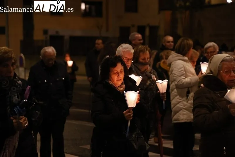 Tradicional procesión con velas por la fiesta de Nuestra Señora de Lourdes. Fotos: David Sañudo