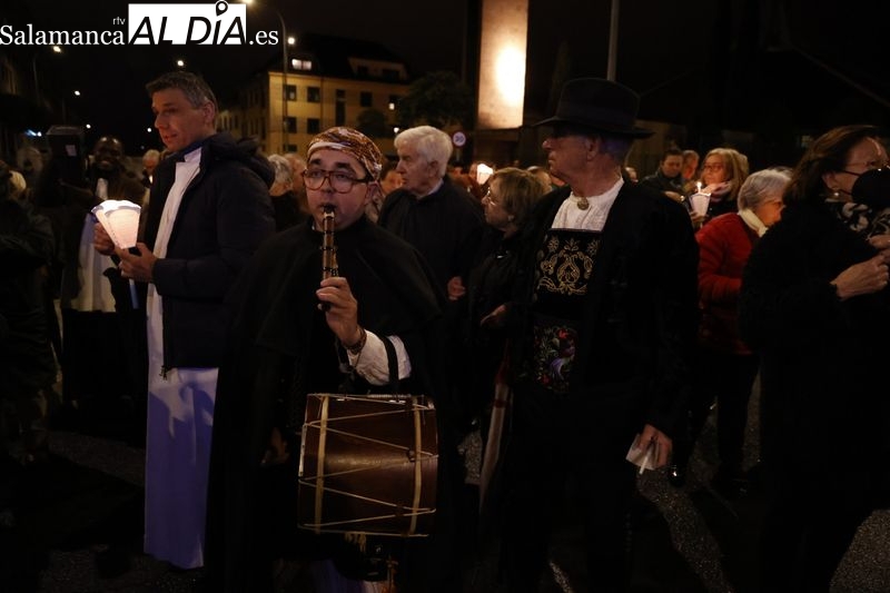 Tradicional procesión con velas por la fiesta de Nuestra Señora de Lourdes. Fotos: David Sañudo