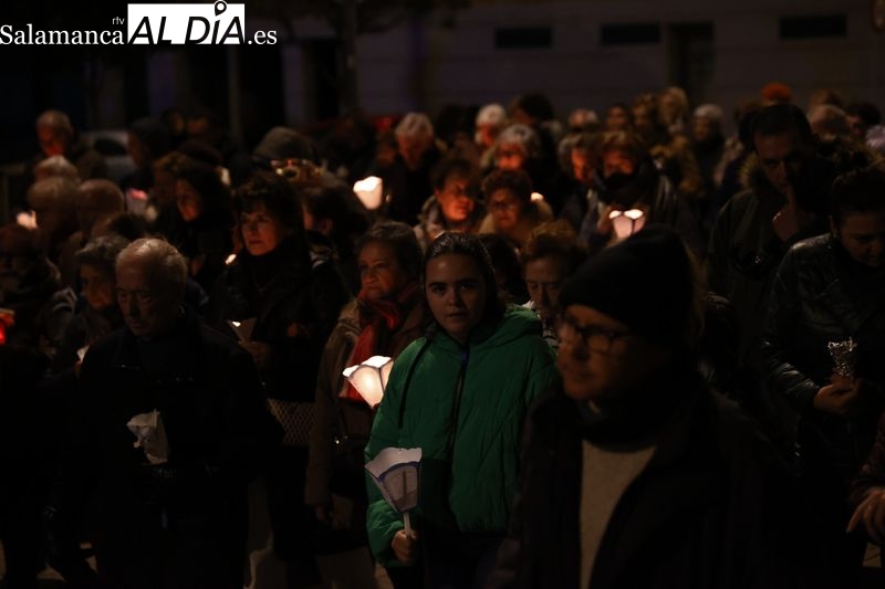 Tradicional procesión con velas por la fiesta de Nuestra Señora de Lourdes. Fotos: David Sañudo