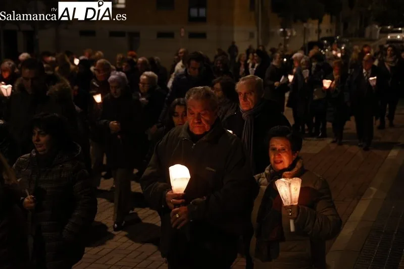 Tradicional procesión con velas por la fiesta de Nuestra Señora de Lourdes. Fotos: David Sañudo