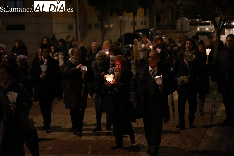 Tradicional procesión con velas por la fiesta de Nuestra Señora de Lourdes. Fotos: David Sañudo