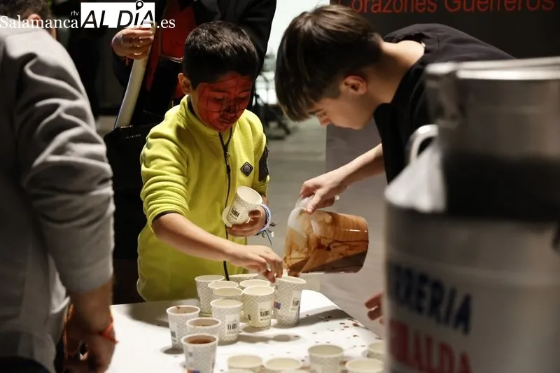 La chocolatada ha cerrado las actividades de la Asociación Corazones Guerreros por el Día Internacional de las Cardiopatías Congénitas. Fotos: David Sañudo