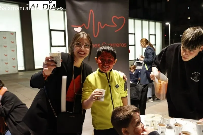 La chocolatada ha cerrado las actividades de la Asociación Corazones Guerreros por el Día Internacional de las Cardiopatías Congénitas. Fotos: David Sañudo