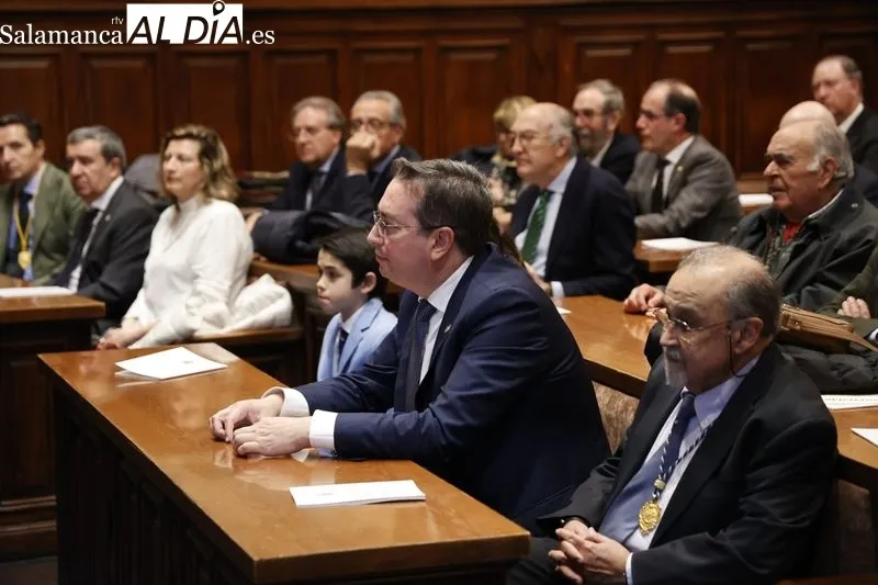 Acto de ingreso de Graciliano Estrada Trigueros, presidente del Colegio de Médicos de Segovia, en la Real Academia de Medicina de Salamanca. Fotos: David Sañudo