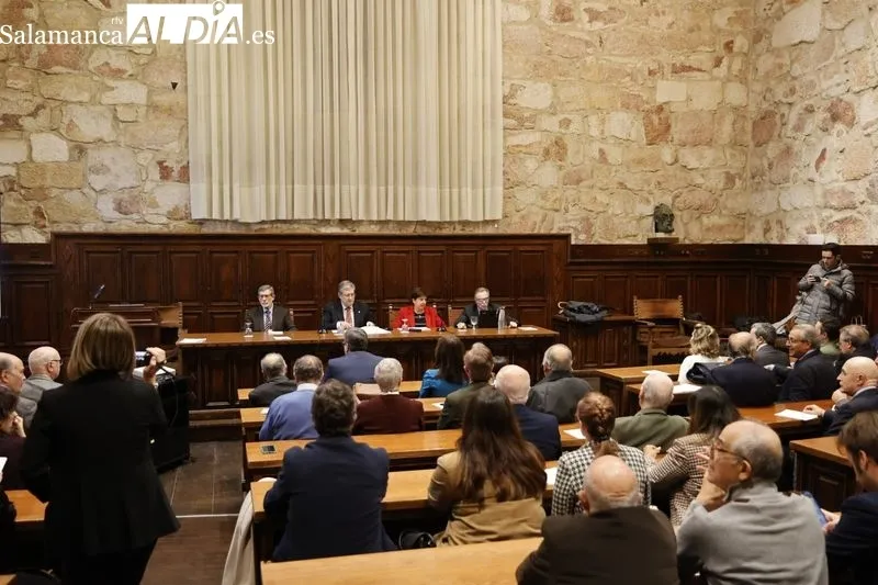 Acto de ingreso de Graciliano Estrada Trigueros, presidente del Colegio de Médicos de Segovia, en la Real Academia de Medicina de Salamanca. Fotos: David Sañudo