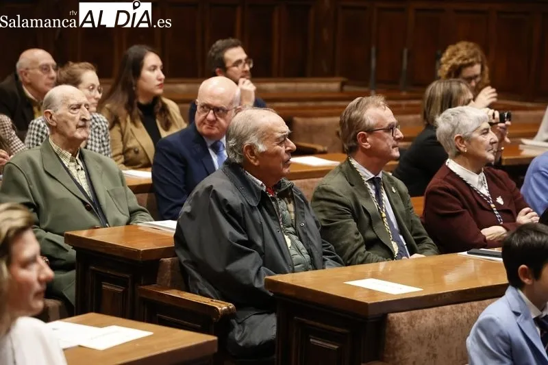 Acto de ingreso de Graciliano Estrada Trigueros, presidente del Colegio de Médicos de Segovia, en la Real Academia de Medicina de Salamanca. Fotos: David Sañudo