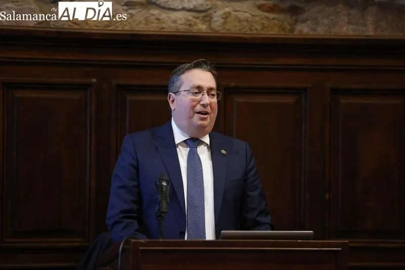Acto de ingreso de Graciliano Estrada Trigueros, presidente del Colegio de Médicos de Segovia, en la Real Academia de Medicina de Salamanca. Fotos: David Sañudo