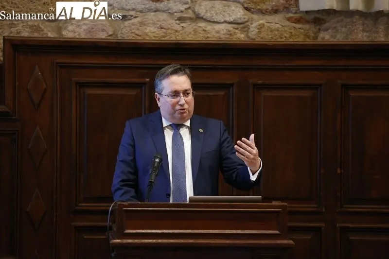 Acto de ingreso de Graciliano Estrada Trigueros, presidente del Colegio de Médicos de Segovia, en la Real Academia de Medicina de Salamanca. Fotos: David Sañudo