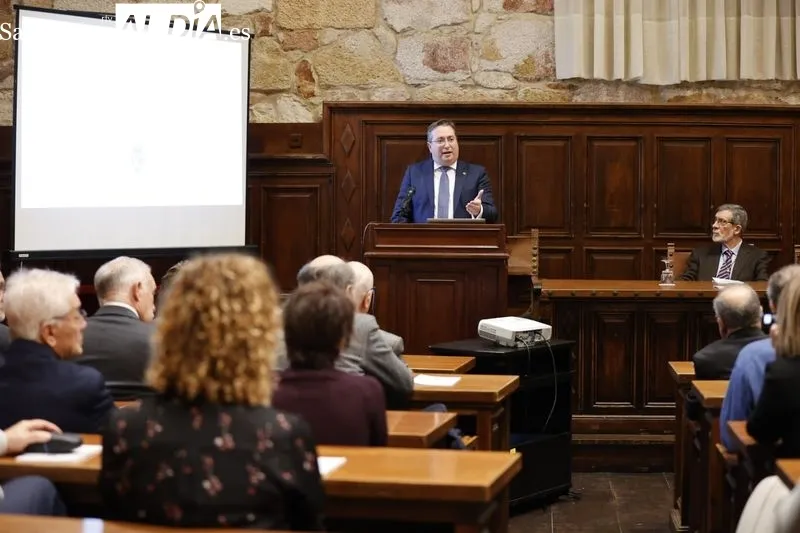 Acto de ingreso de Graciliano Estrada Trigueros, presidente del Colegio de Médicos de Segovia, en la Real Academia de Medicina de Salamanca. Fotos: David Sañudo