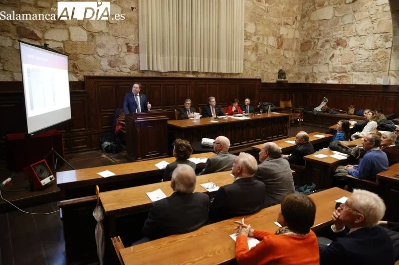 Acto de ingreso de Graciliano Estrada Trigueros, presidente del Colegio de Médicos de Segovia, en la Real Academia de Medicina de Salamanca. Fotos: David Sañudo