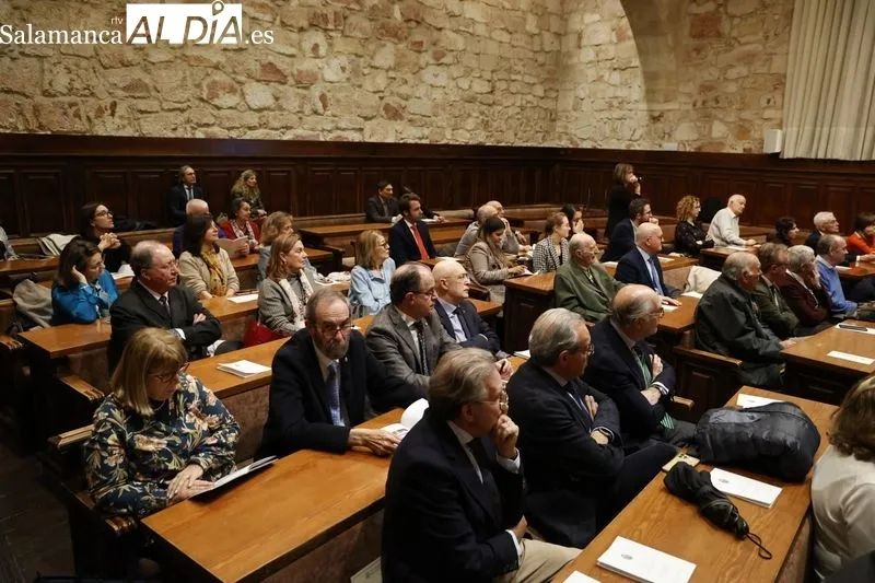 Acto de ingreso de Graciliano Estrada Trigueros, presidente del Colegio de Médicos de Segovia, en la Real Academia de Medicina de Salamanca. Fotos: David Sañudo