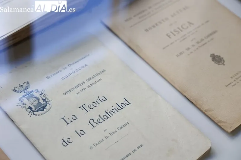 Llega a Salamanca la exposición que explica la visita de Albert Einstein a España | FOTOS: David Sañudo 