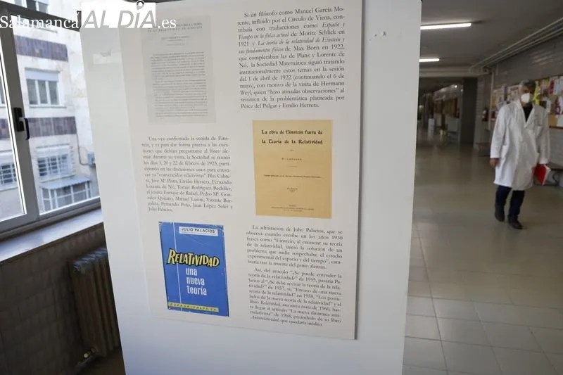 Llega a Salamanca la exposición que explica la visita de Albert Einstein a España | FOTOS: David Sañudo 