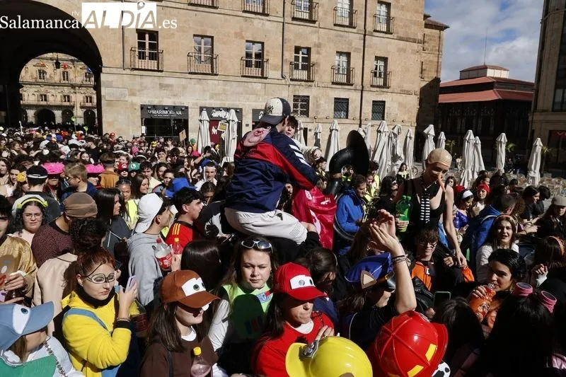Estudiantes de Psicología de la USAL celebran sus fiestas. Fotos: David Sañudo