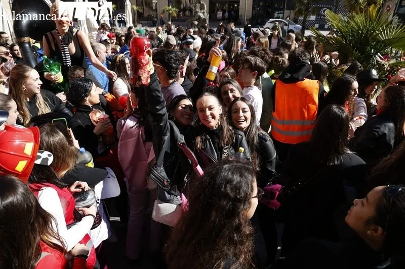 Estudiantes de Psicología de la USAL celebran sus fiestas. Fotos: David Sañudo