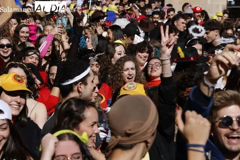 Estudiantes de Psicología de la USAL celebran sus fiestas. Fotos: David Sañudo