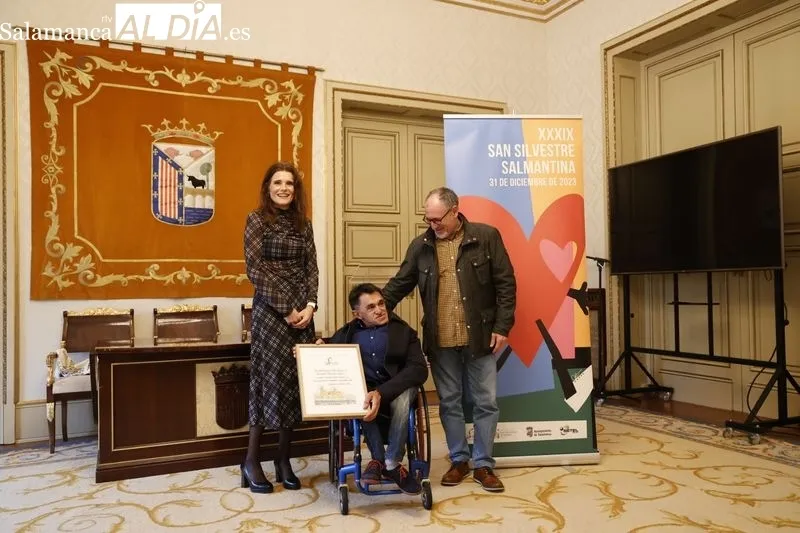 Entregado el  'Chip Solidario de la San Silvestre’ | FOTOS: David Sañudo 