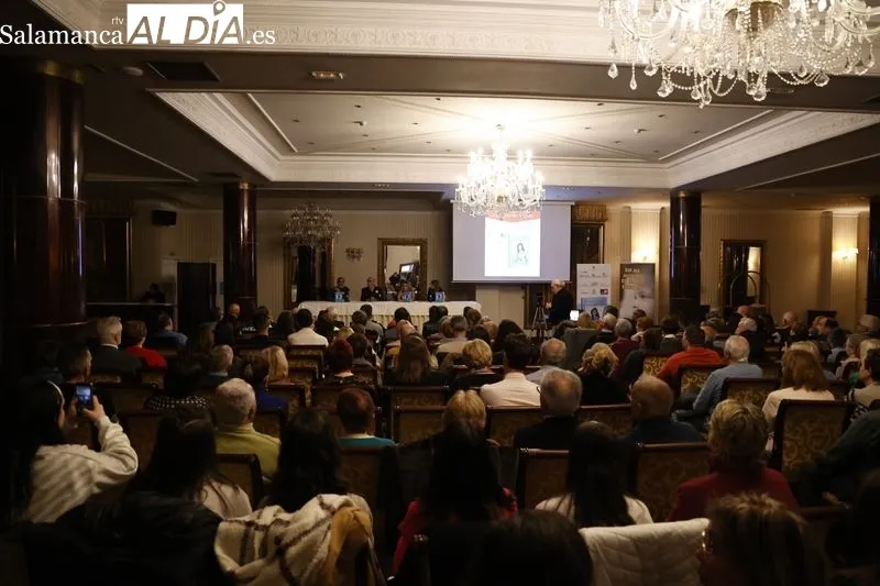 Presentación del poemario 'En voz baja te susurro'. Fotos: David Sañudo