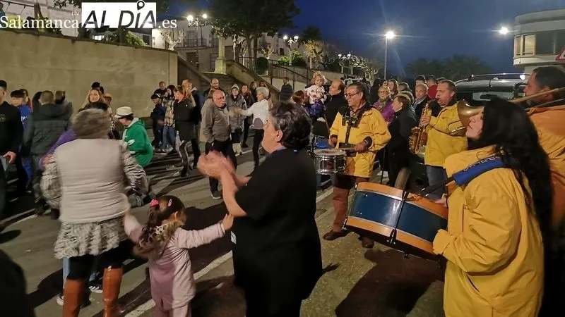 Grupos de amigos y familias al completo disfrutaron de la comida en el paraje de la Peña Redonda
