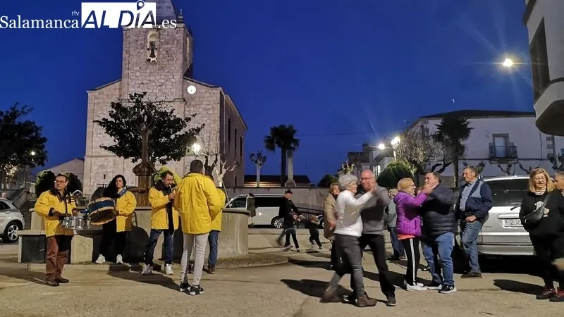 Grupos de amigos y familias al completo disfrutaron de la comida en el paraje de la Peña Redonda