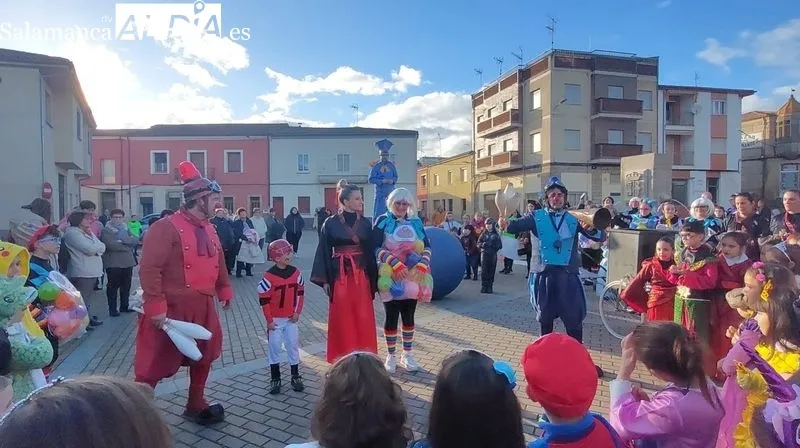 Foto 3 - Disfraces, pasacalles y mucha diversi&oacute;n en el carnaval infantil en Lumbrales