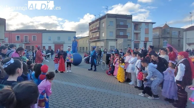 Foto 5 - Disfraces, pasacalles y mucha diversi&oacute;n en el carnaval infantil en Lumbrales