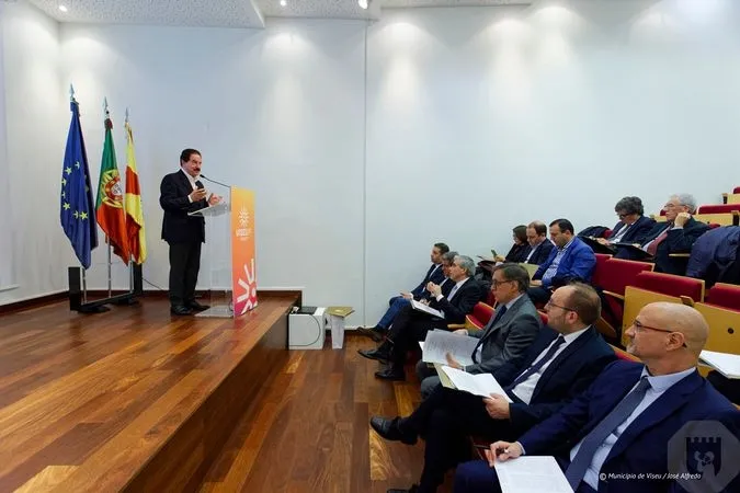 Foto 4 - Carbayo vuelve a reclamar el Corredor Atl&aacute;ntico en Viseu en un encuentro con instituciones portuguesas
