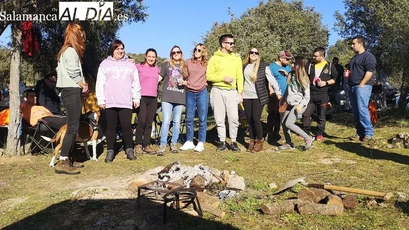 Foto 2 - Los vecinos de La Fregeneda salen al campo a comer el hornazo por San Blas