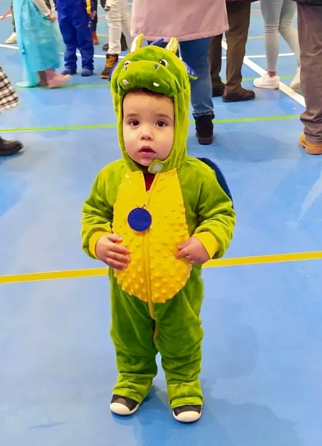 Grandes y pequeños disfrutaban disfrazados en el carnaval del CEO Miguel Delibes de Macotera