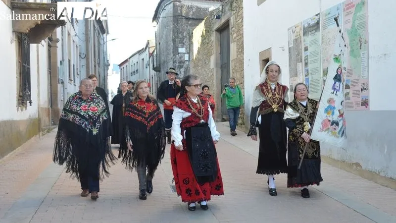Foto 3 - Un centenar de mujeres celebran Las &Aacute;guedas en Lumbrales convocadas por la Comisi&oacute;n del 2024