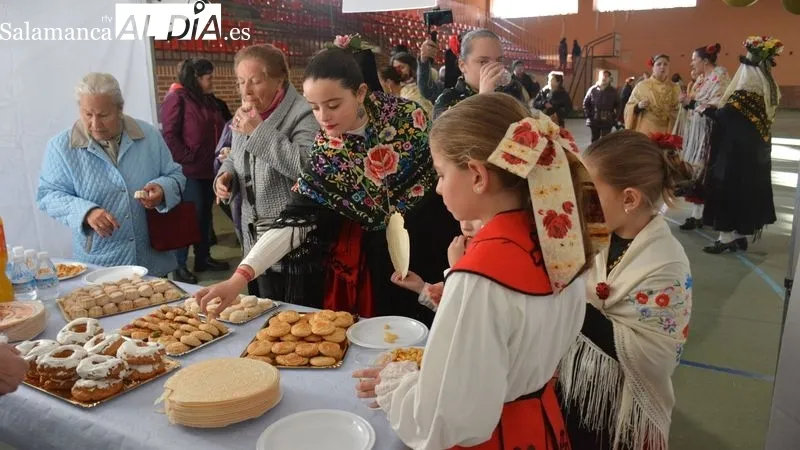 Foto 7 - La tradicional fiesta de 'Los Barrios' ofrece una gran tarde de folclore en Lumbrales