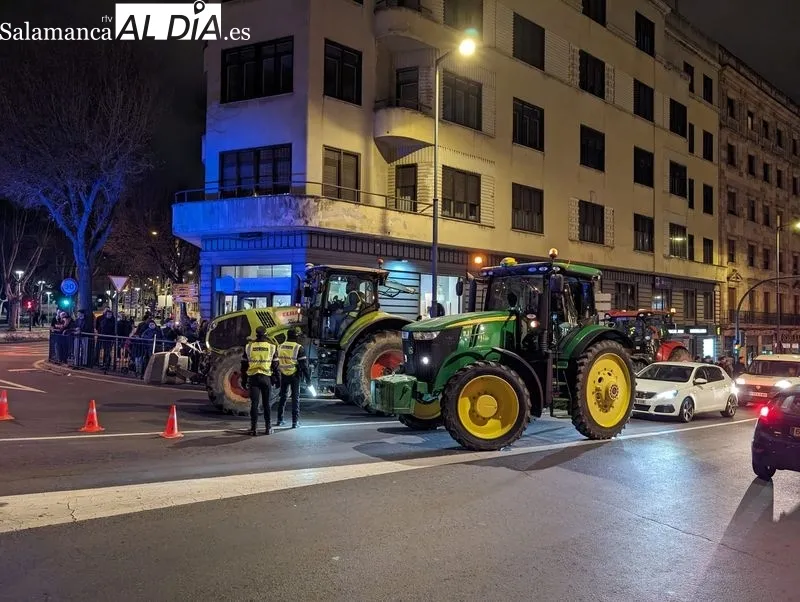 Problemas de circulación en Canalejas y Plaza España. Fotos: David Sañudo