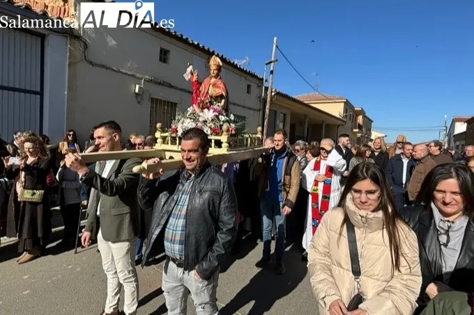 Babilafuente arropaba a San Blas en las calles en su día grande
