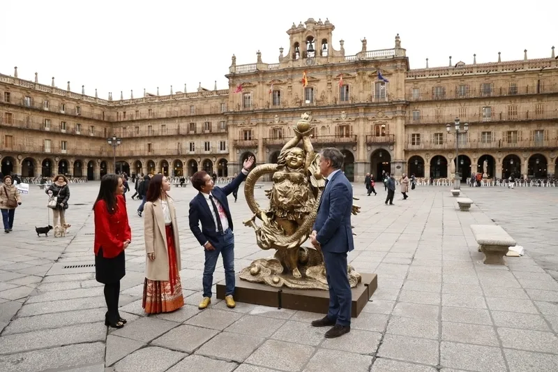 Inauguración de la escultura “Longfeng chengxiang” del artista chino Xu Hongfei. Fotos: David Sañudo.