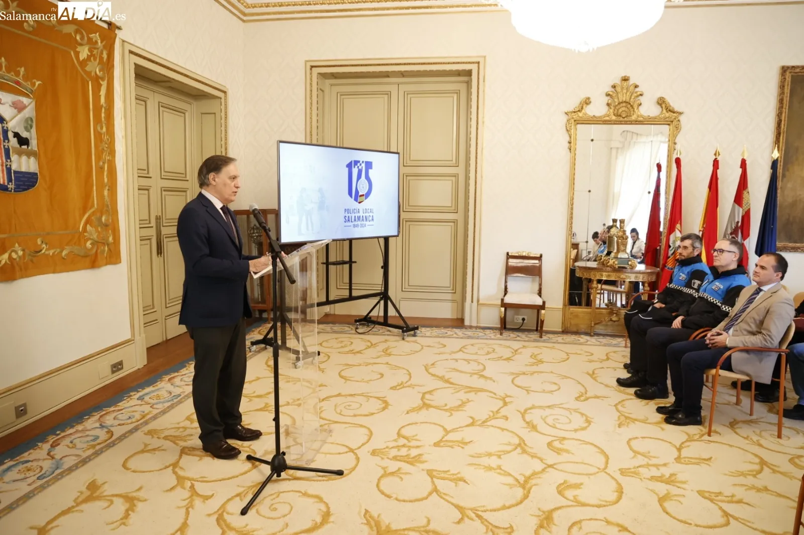Presentación en el Ayuntamiento del homenaje a la Policía Local. Fotos: David Sañudo.