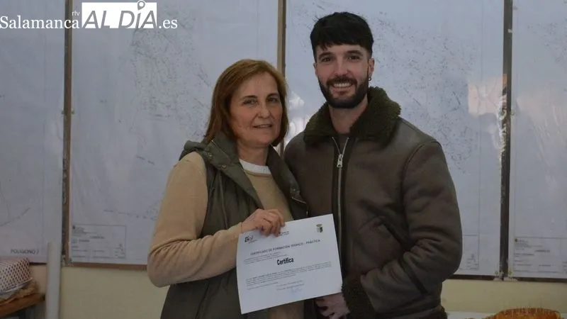 Miembros de la corporación municipal acompañaron a los nuevos trabajadores en atención sociosanitaria 